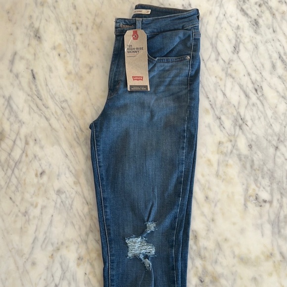 Levi’s 721 High-Rise Skinny Jeans (Distressed) - Picture 4 of 6